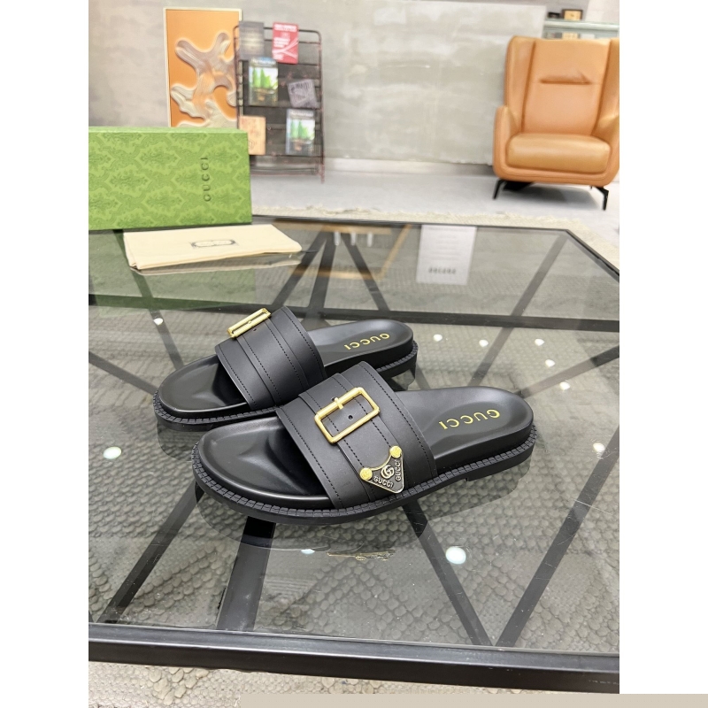 G*u*i slippers